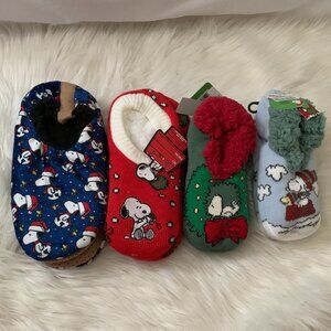 PEANUTS Snoopy Winter Holiday Slipper Socks Set (4 PAIRS)